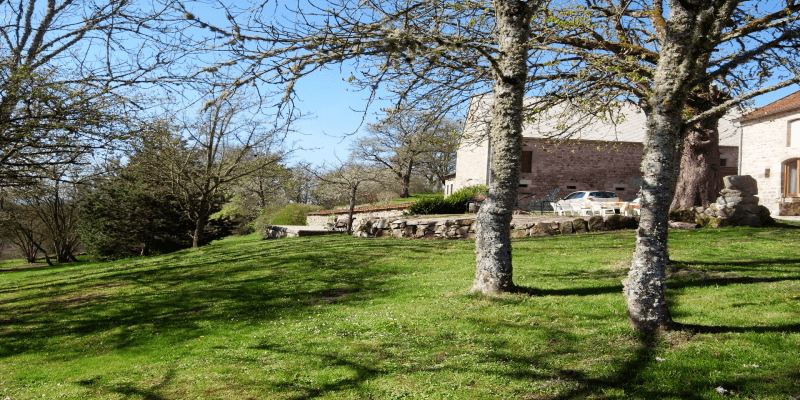 jardin devant le gîte La Picolina