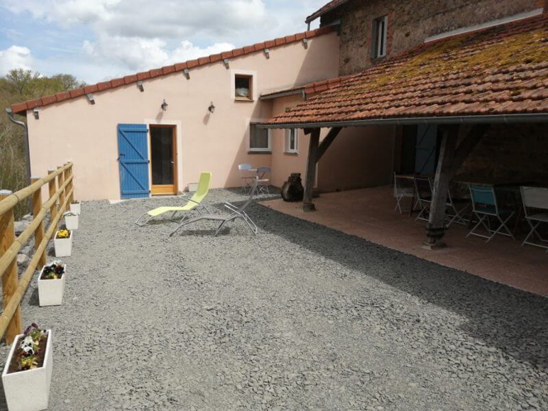 Terrasse à l'arrière du gîte